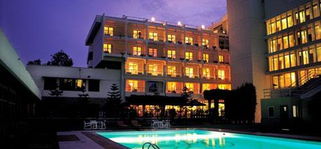 巴基斯坦五星级酒店遭炸弹袭击，安全形势再度引发关注